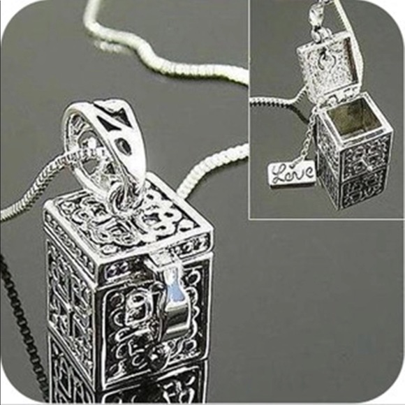 Jewelry - Designed Square Box Pendant Necklace